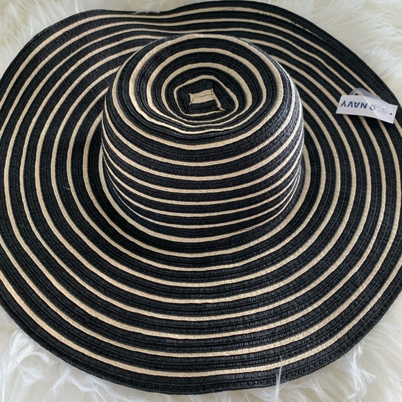 Old Navy Accessories - Old Navy- Classic Floppy Straw Hat